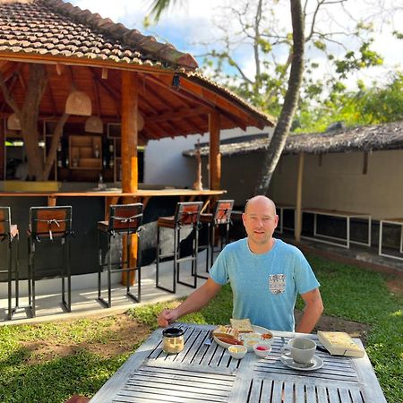 Pineapple Surf Hotel Ahangama Exterior photo